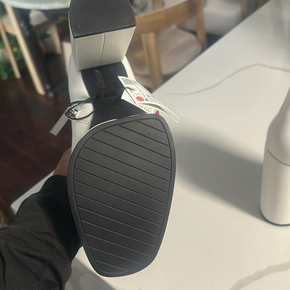 Fashionsble White Women's Boots - Picture 5 of 6